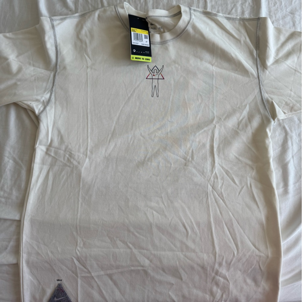 Nike Men’s Cream Graphic T-Shirt